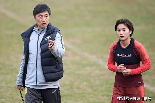 阿隆索表示穆德里克将在香港加入球队，尚未沟通